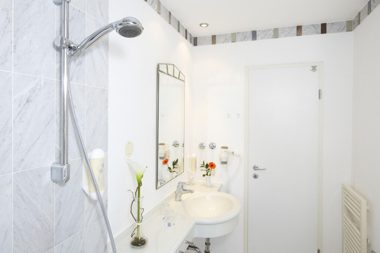 Bathroom 4, Hotel Residenz Heringsdorf, Vorpommern-Greifswald