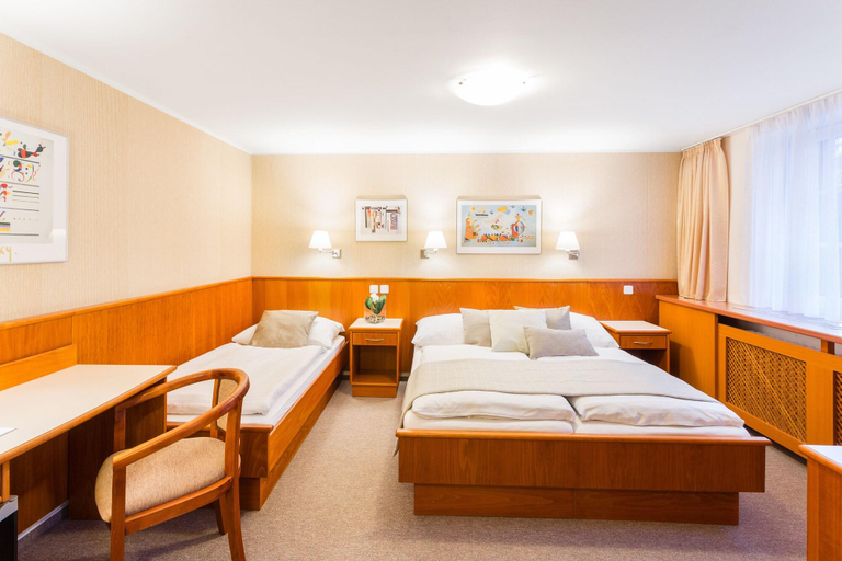 Bedroom 3, Hotel Snezka, Trutnov