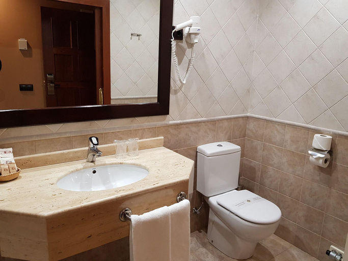 Bathroom 4, Cotiella , Huesca