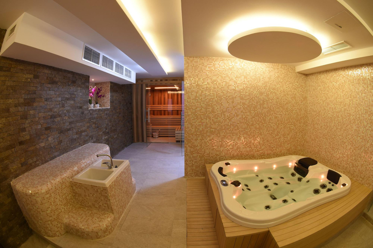 Bathroom 5, Hotel City Savoy, Belgrade