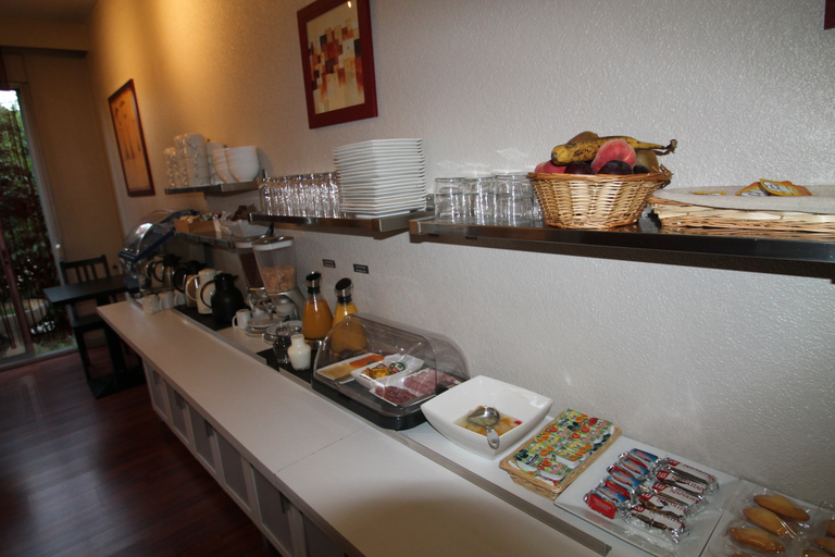 Food & Drinks 5, Adonis Lyon Est Hotel Artys, Rhône