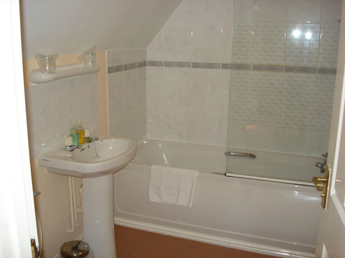 Bathroom 3, The Malt House, Gloucestershire