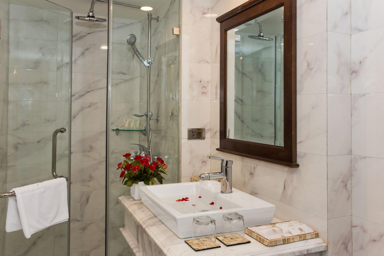 Bathroom 3, Maro Hotel, Hoàn Kiếm