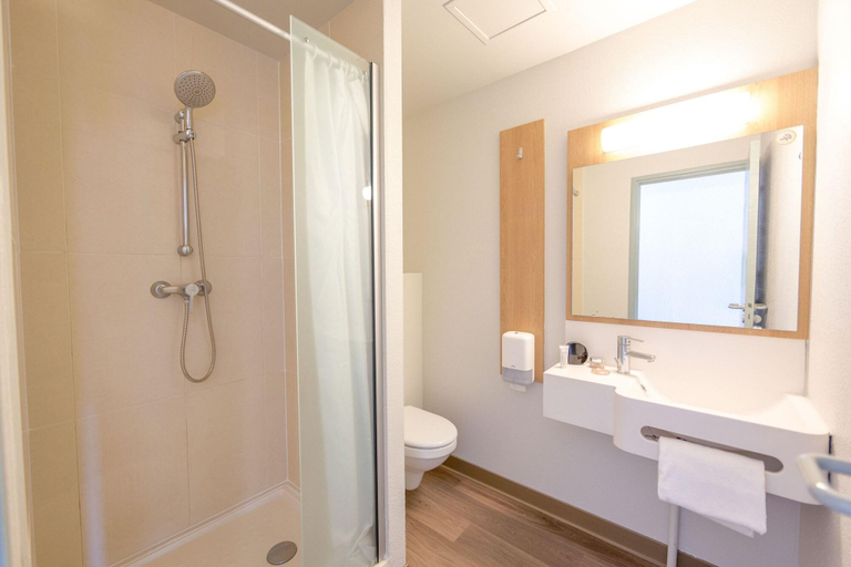 Bathroom 4, B&B Hôtel Perpignan Nord Aéroport, Pyrénées-Orientales