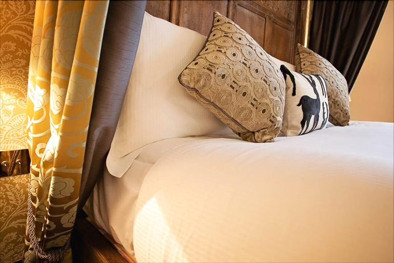 Bedroom 3, The White Hart Hotel, London
