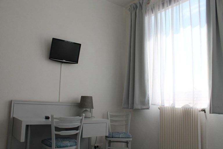 Bedroom 3, Hotel Les Cedres, Pas-de-Calais