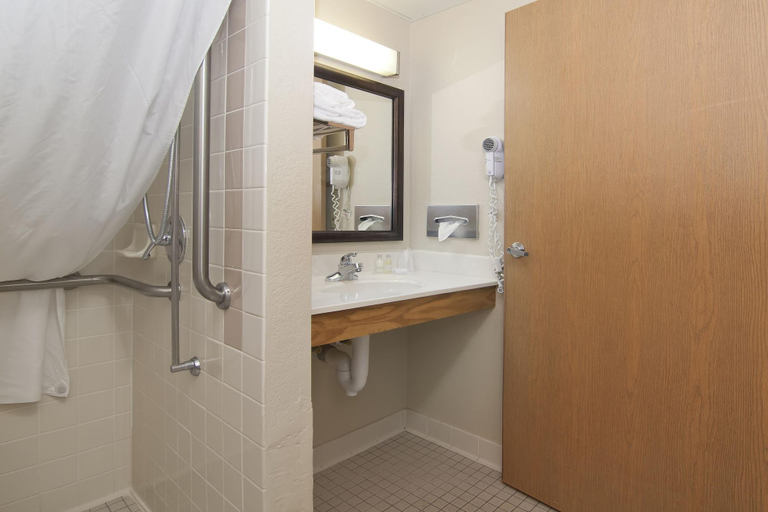 Bathroom 4, Boarders Inn Suites, Rice
