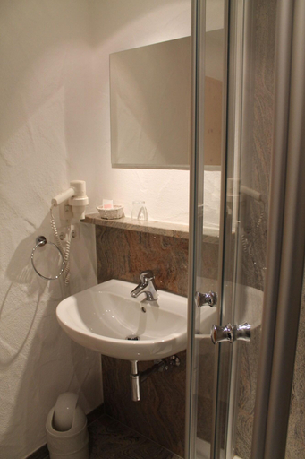 Bathroom 4, Gasthof Zum Breiterle, Ansbach