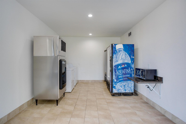 Others, Motel 6, Robertson