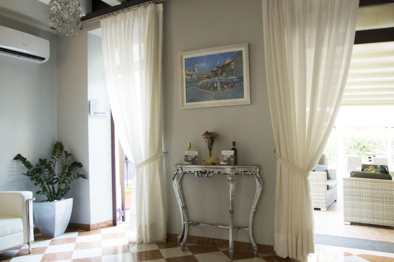 Public Area 2, Albergo Fontana, Verona