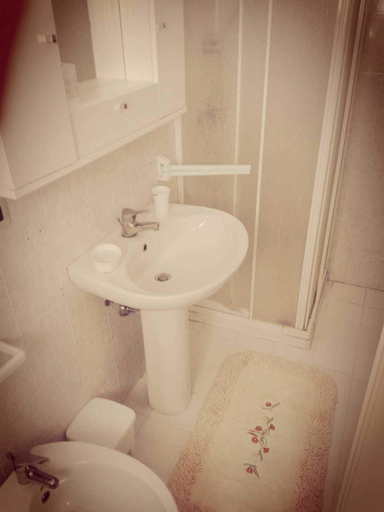 Bathroom 3, Reale, Lecce
