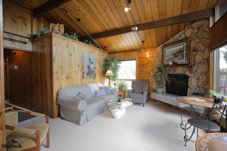 Public Area 3, Jewel Lake Bed and Breakfast, Anchorage