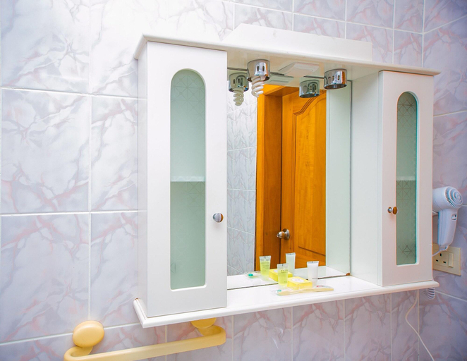 Bathroom 4, Erata Hotel, Accra