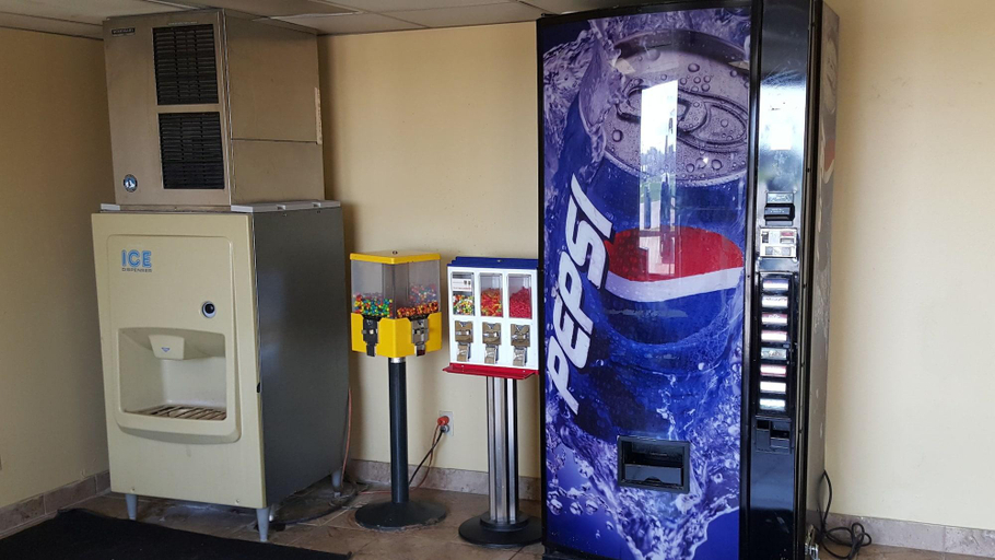 Others 5, Super 8 Rockwall, Rockwall