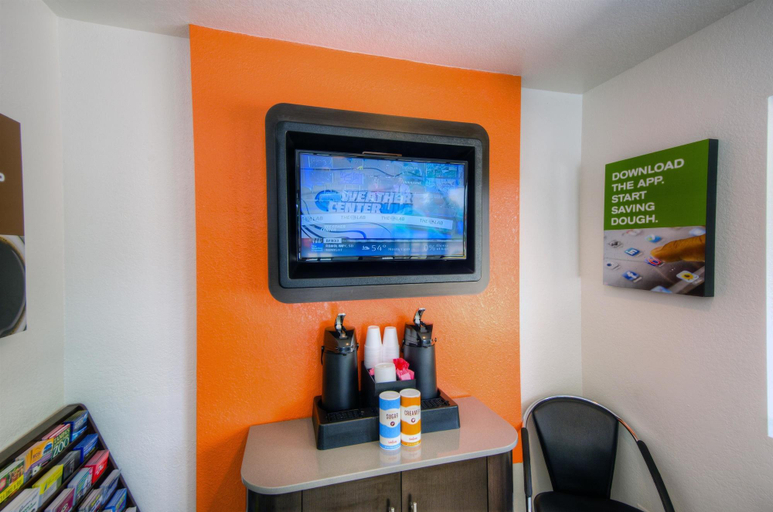 Public Area 3, Motel 6 Bradenton, FL, Manatee