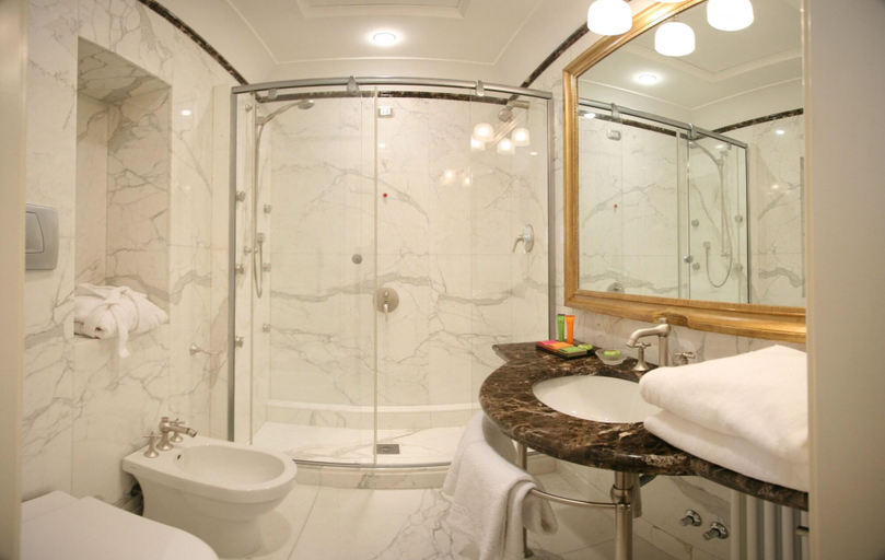 Bathroom 4, Villa Duse, Rome