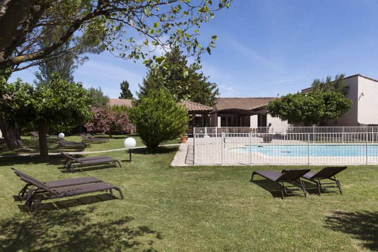 Exterior & Views 2, Golden Tulip Avignon Le Paradou, Vaucluse
