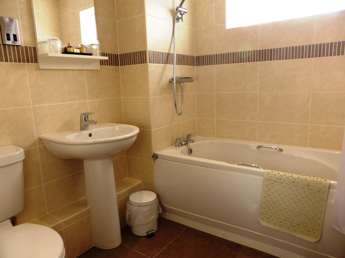 Bathroom 3, Wainstones Hotel, North Yorkshire