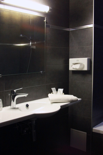 Bathroom 4, Hotel Carlton Nice, Alpes-Maritimes