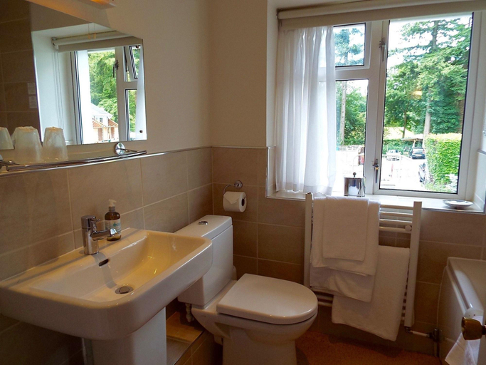 Bathroom 4, Wateredge Inn, Cumbria