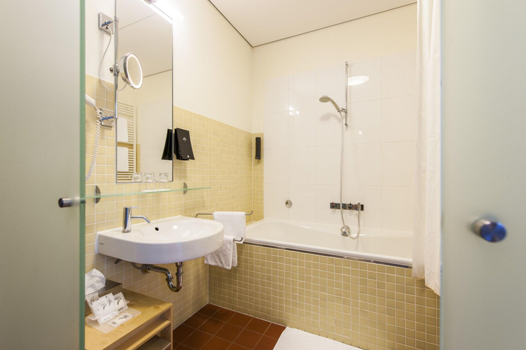 Bathroom 4, Ringhotel Schorfheide - Tagungszentrum der Wirtsch, Barnim