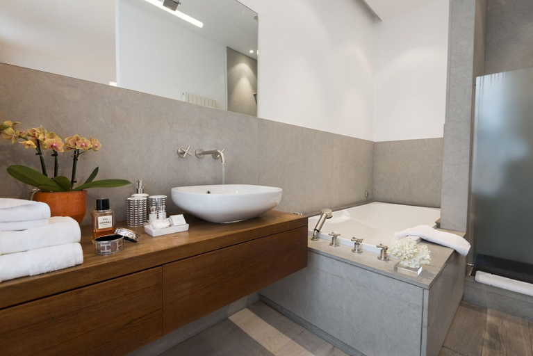 Bathroom 4, Relais Ravestein Hotel, West-Vlaanderen