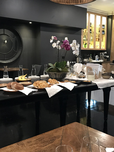 Food & Drinks 5, Macquarie Manor Hotel, Hobart