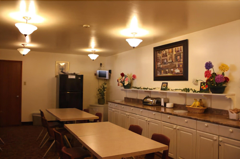 Others 5, Redwood Motor Inn, Division No. 7