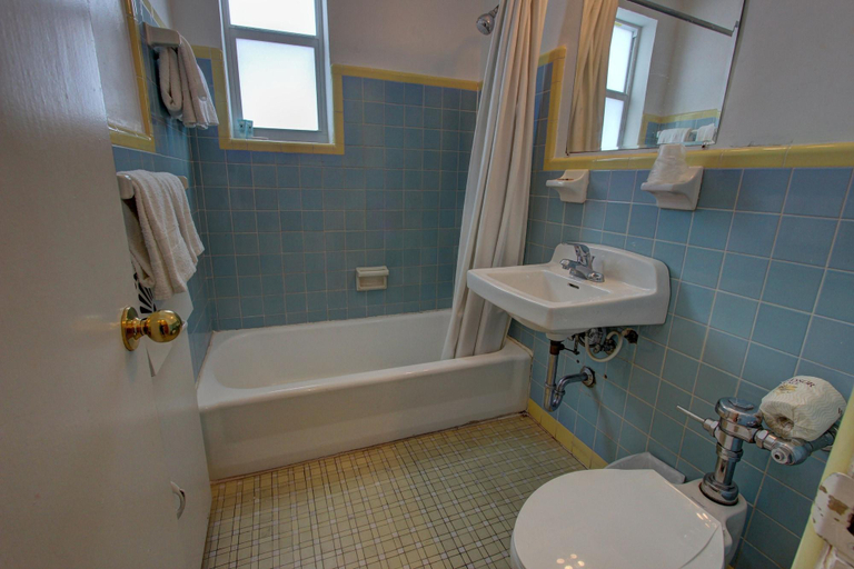 Bathroom 5, Geneva Hotel Miami Beach, Miami-Dade