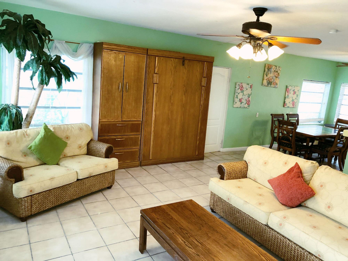 Public Area 2, The Pelican Key Largo Cottages, Monroe