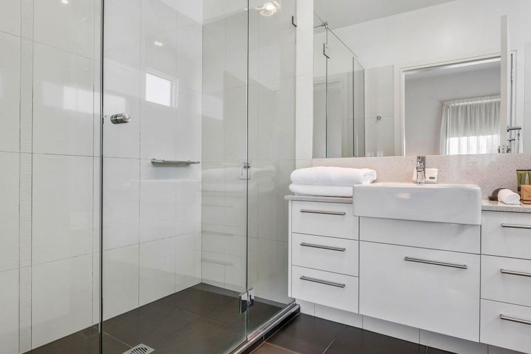 Bathroom 5, Peppers York Cove Tamar Valley, George Town - Pt A