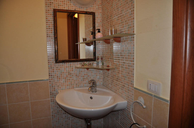 Bathroom 4, B&B I Gerani, Cagliari