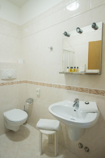 Bathroom 4, Hotel S Ilario, Trento