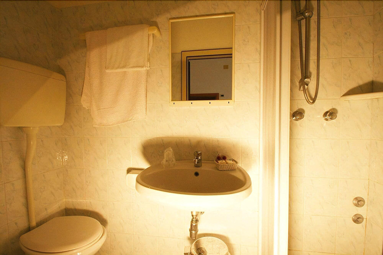 Bathroom 4, Hotel Eureka, Rimini
