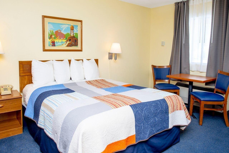 Bedroom 2, Grand Country Inn, Taney