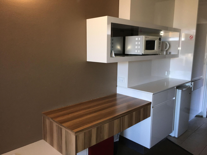 Bedroom 2, Red Cedars Motel, Canberra