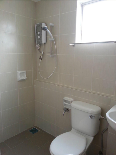 Bathroom 4, Your Hotel, Klang