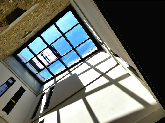Public Area 4, Le 19-21 - Un amour d'hotel, Aude
