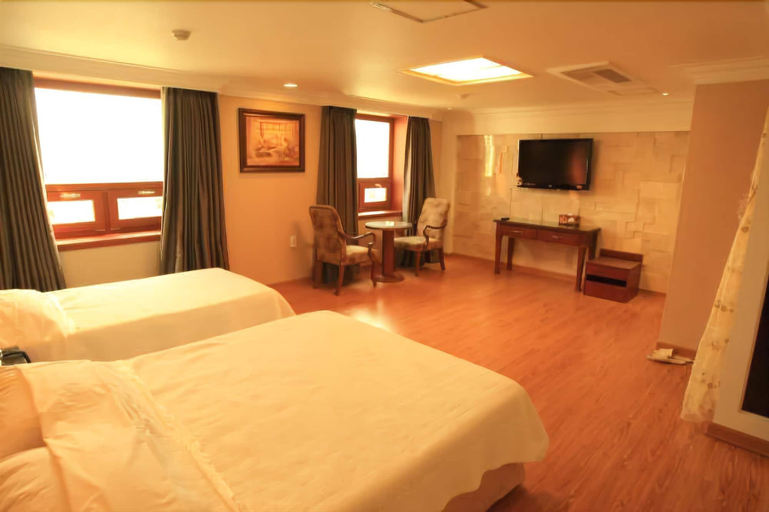 Bedroom 3, Gwangju Palace Tourist Hotel, Buk