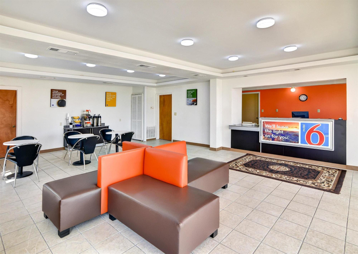 Public Area 2, Motel 6 Lindale, TX, Smith