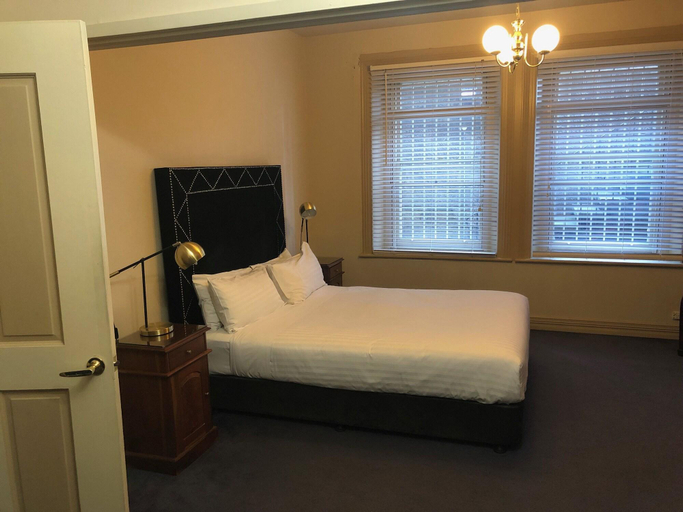 Bedroom 2, Macquarie Manor Hotel, Hobart