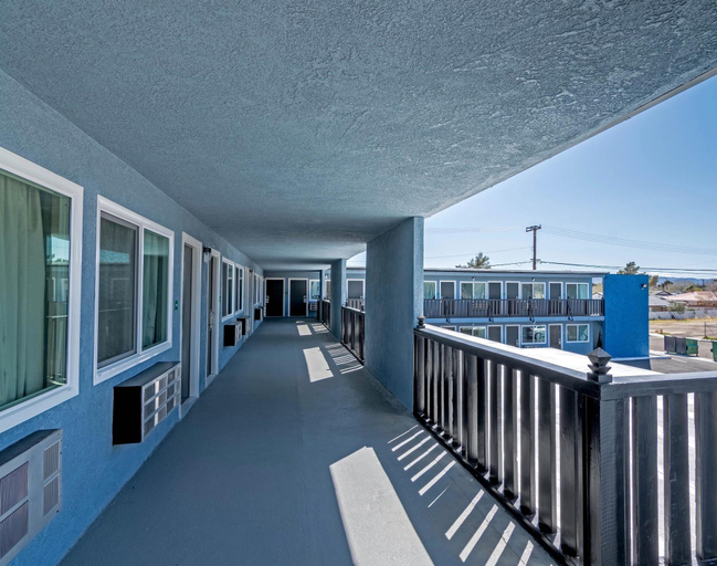 Exterior & Views 5, Azul Inn & Suites, Kern