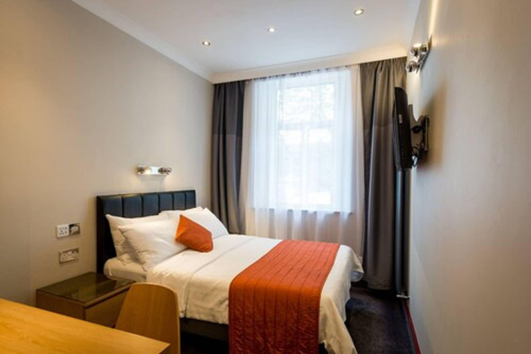 Bedroom 3, The Adria Hotel London, London
