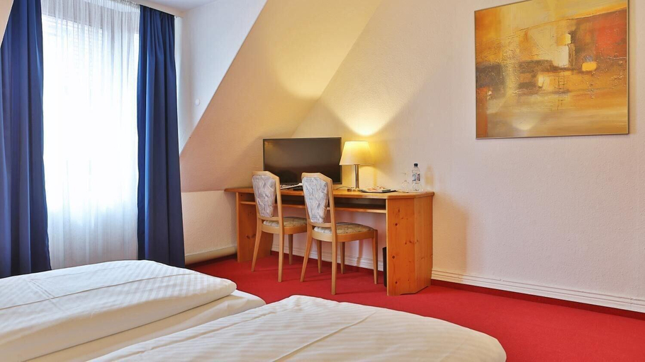 Bedroom 3, Hotel Restaurant Krokodil, Heidelberg