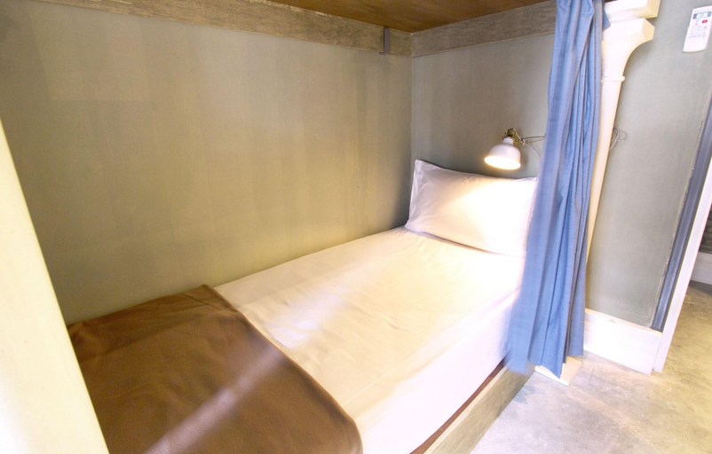 Bathroom 4, Oneday Hostel Sukhumvit 26, Khlong Toey