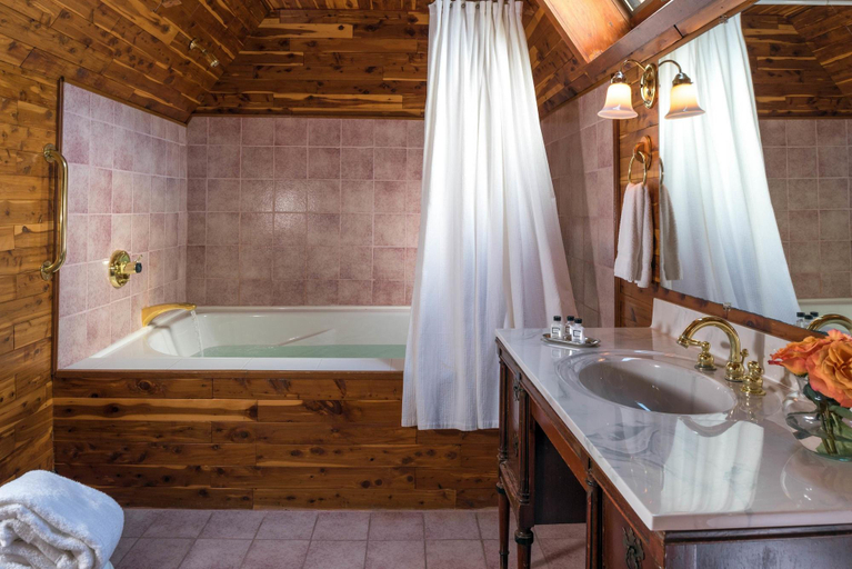 Bathroom 4, Manor House Bed & Breakfast, Litchfield