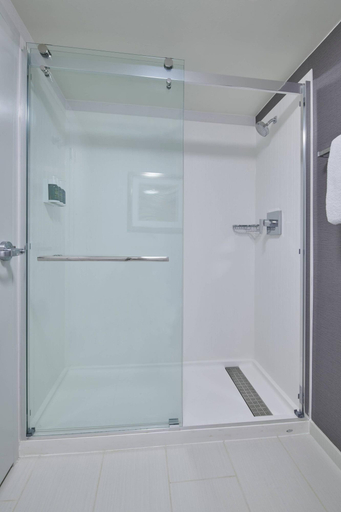 Bathroom 5, Courtyard by Marriott Detroit Troy, Oakland