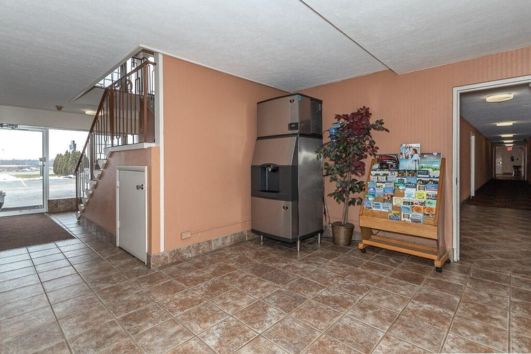Public Area 2, Americas Best Value Inn Austinburg, Ashtabula
