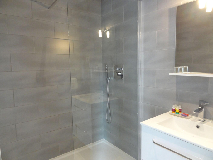 Bathroom 4, Hotel Florida, Pyrénées-Atlantiques