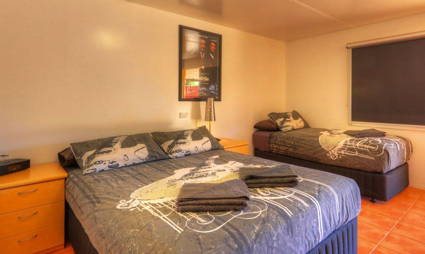 Bedroom 3, Halls Creek Motel, Halls Creek